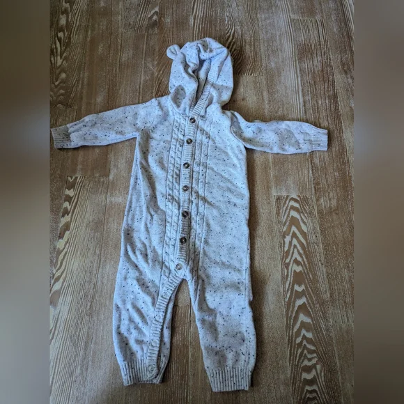 17 Piece Baby Girl Clothing Bundle 3-6 Months